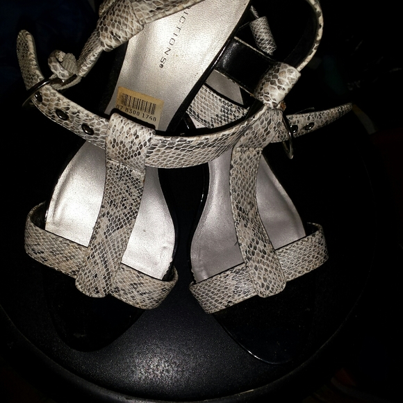 Shoes - Picture 1 of 3